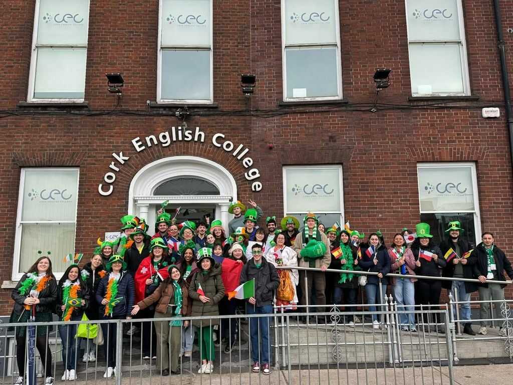 Cork English College – před budovou školy